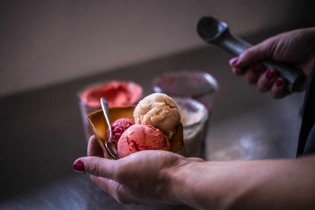 Les sorbets artisanaux confectionnés à Arbus, près de Pau, par la ferme Maison Prouane